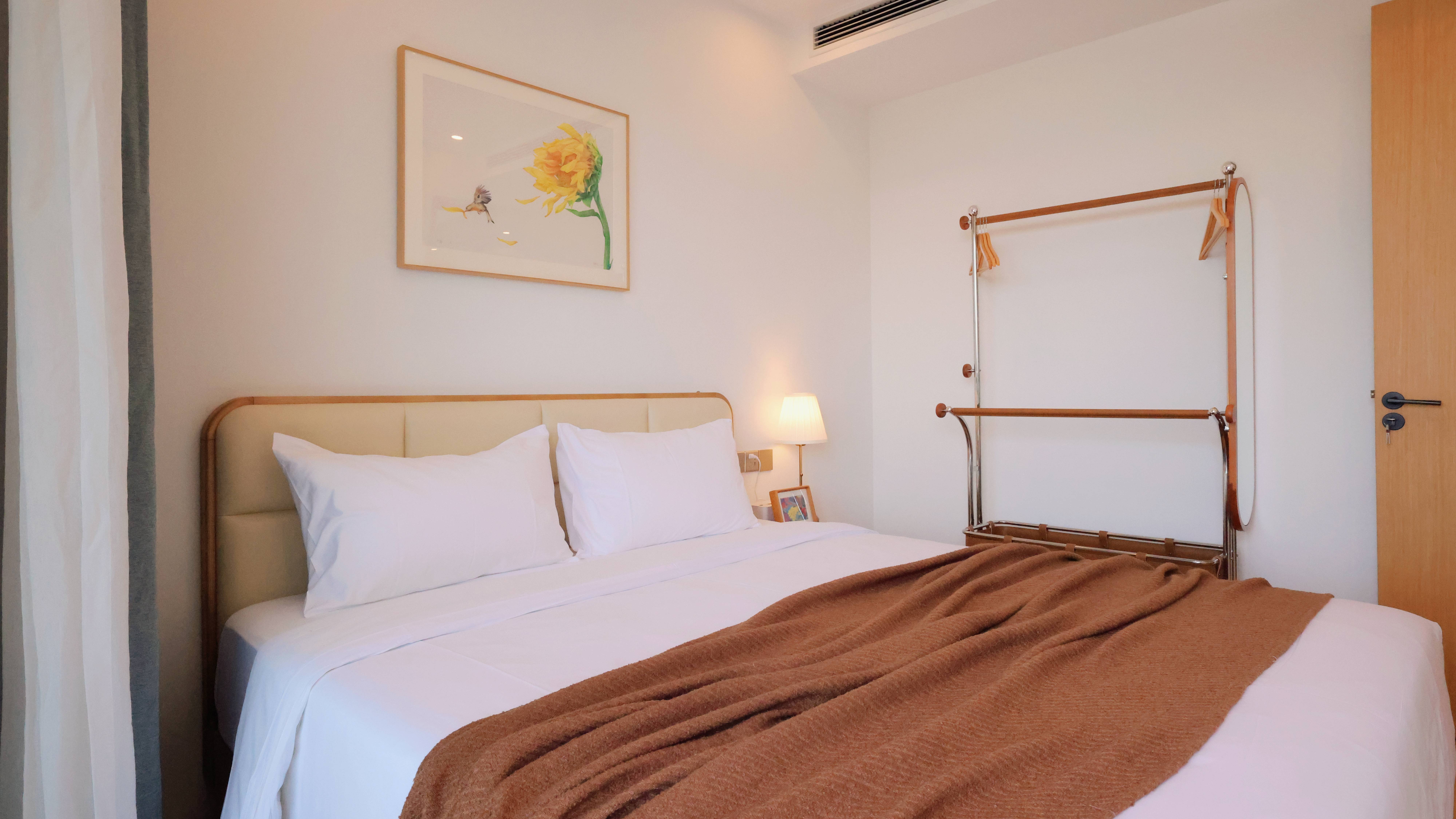 卧室与衣架镜